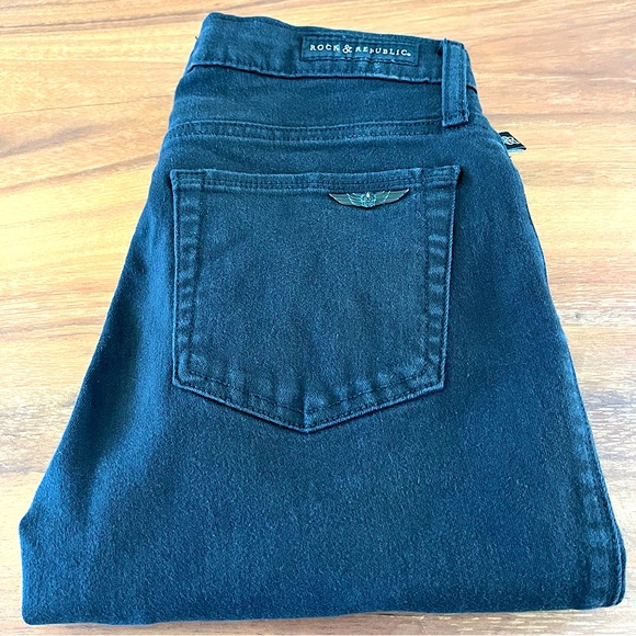 ROCK & REPUBLIC Women’s Black Berlin Mid Rise Distressed Knee Ankle Jeans Sz 10 - Picture 5 of 8